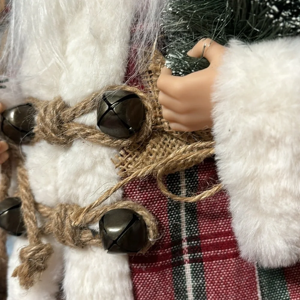 NWT WINTER WONDER LANE FAUX FUR PLAID SANTA WITH BOTTLE BRUSH TREE & BURLAP SACK